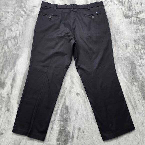 Dockers Pants Mens 40 X 30 Gray D3 Signature Khaki Pleated Chino Office Career - Picture 2 of 12